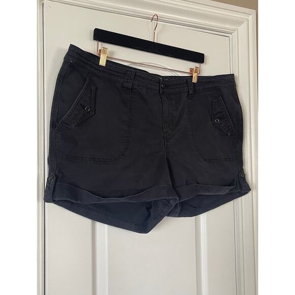 Torrid Womens Chino Black Shorts Stretch Cuffed Cotton Size 24 - Picture 3 of 8